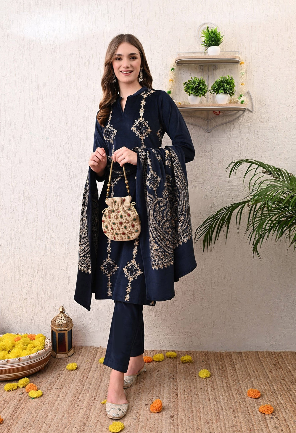 Elegant 3 - piece Pure Velvet Set - Fine Strings