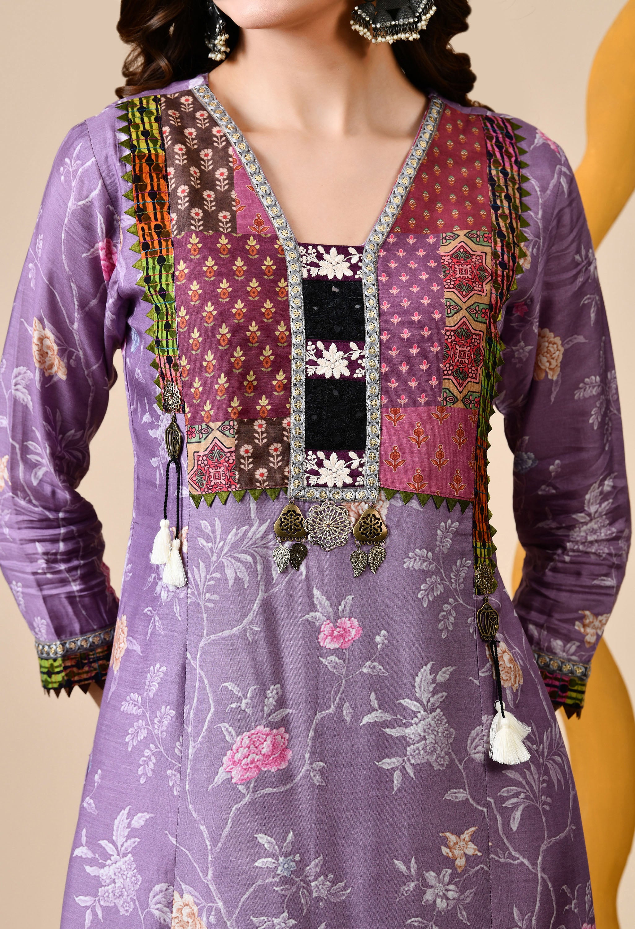 Luxurious lavender Muslin Silk Set with Banarasi patch work Neckline and Tassels - Set of 2
