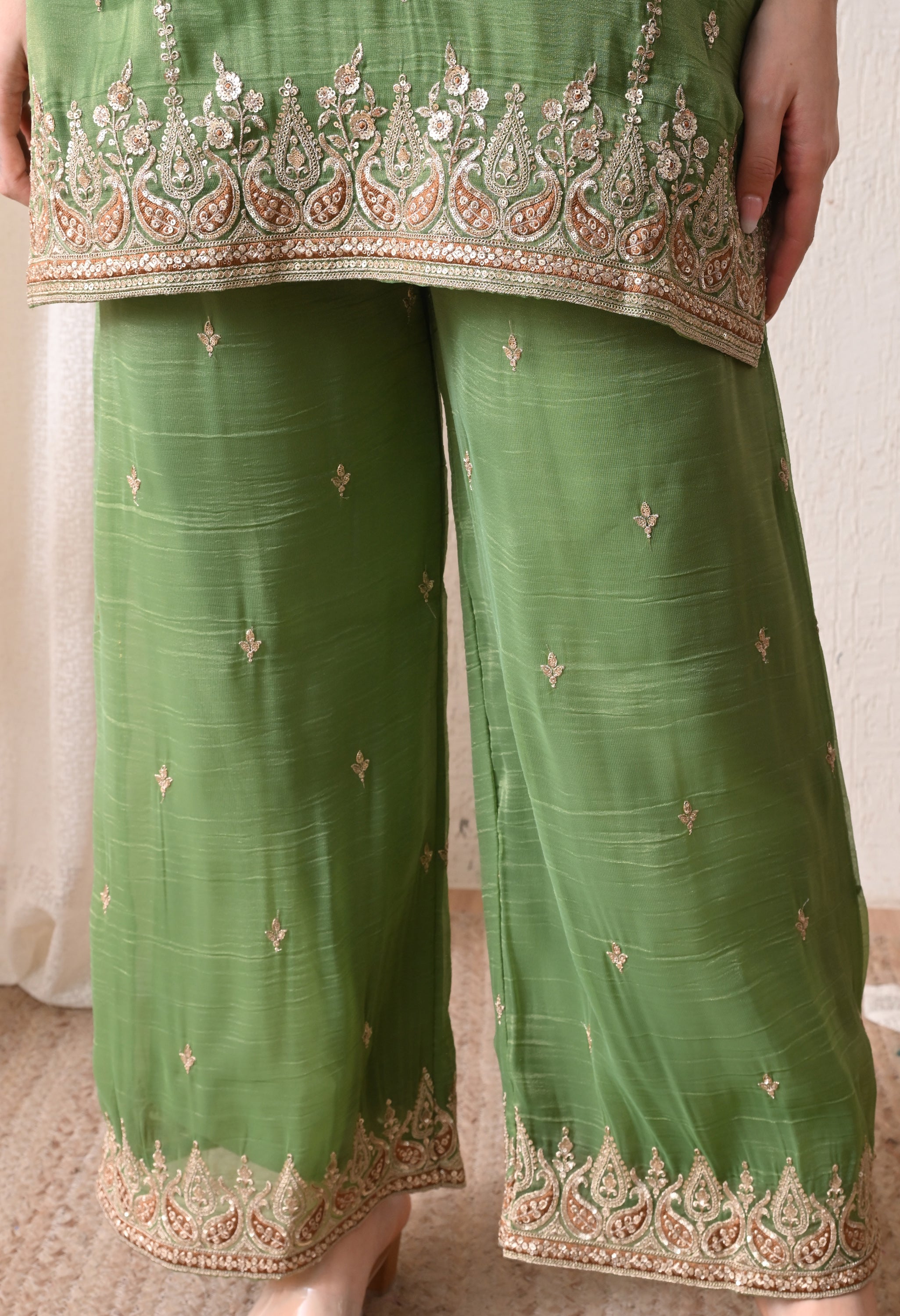 Green Crush Shimmer Tissue Zari Embroidered Suit- Set of 3