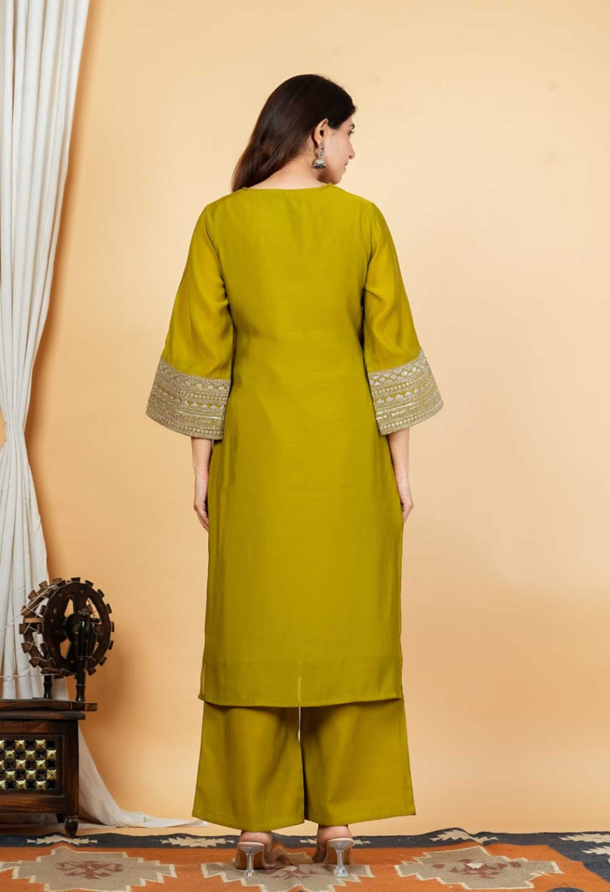 Green Mul Chanderi Zari Sequin Embroidered Suit-Set of 3